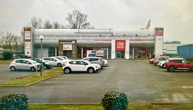 Surface de 880 m² - Bordeaux Lac France 