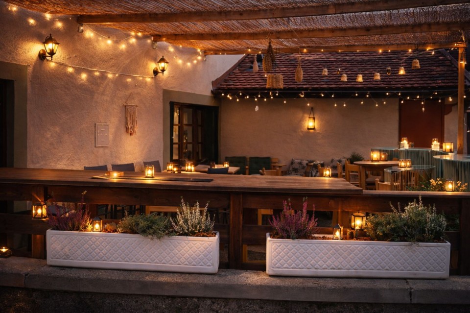  Superbe Café-Restaurant de Charme à Remettre 